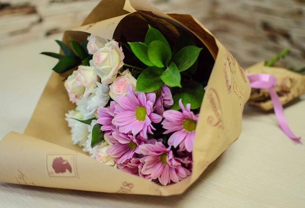 Букет цветов из: Розы и Хризантемы в Бакале