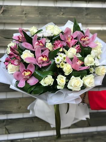 Букет цветов из: Розы и Хризантемы в Бакале