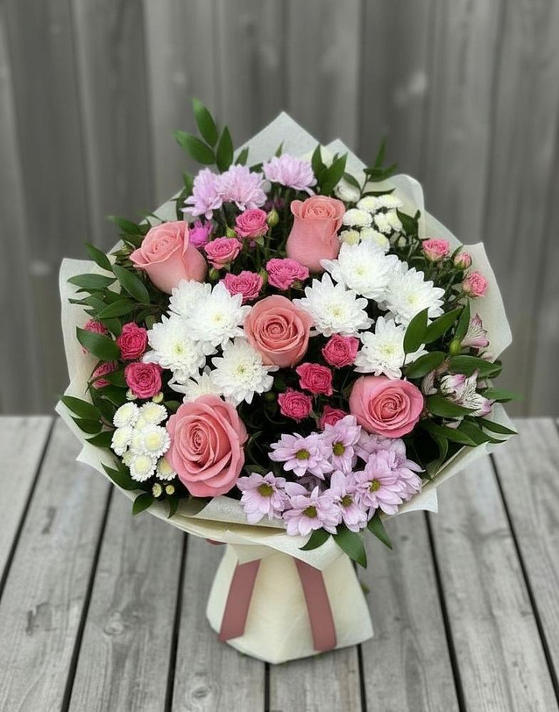Букет цветов из: Альстромерии, Гвоздики, Розы и Хризантемы в Бакале