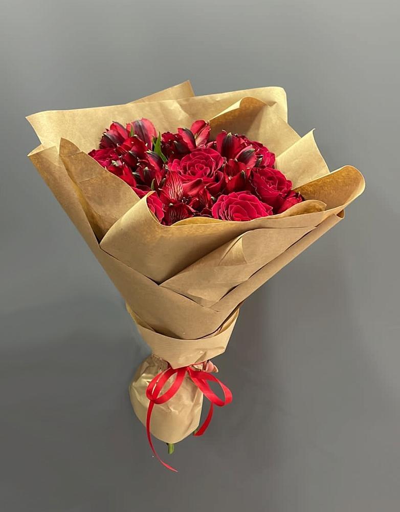 Букет цветов из: Альстромерии и Розы в Бакале