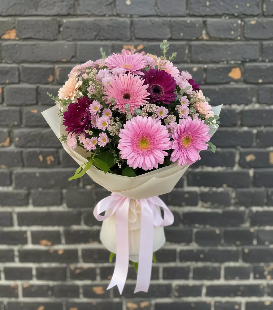 Букет цветов из: Герберы и Хризантемы в Бакале