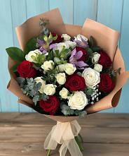 Букет цветов из:  Розы и Альстромерии в Бакале