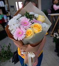 Букет цветов из:  Герберы, Розы и Хризантемы в Бакале