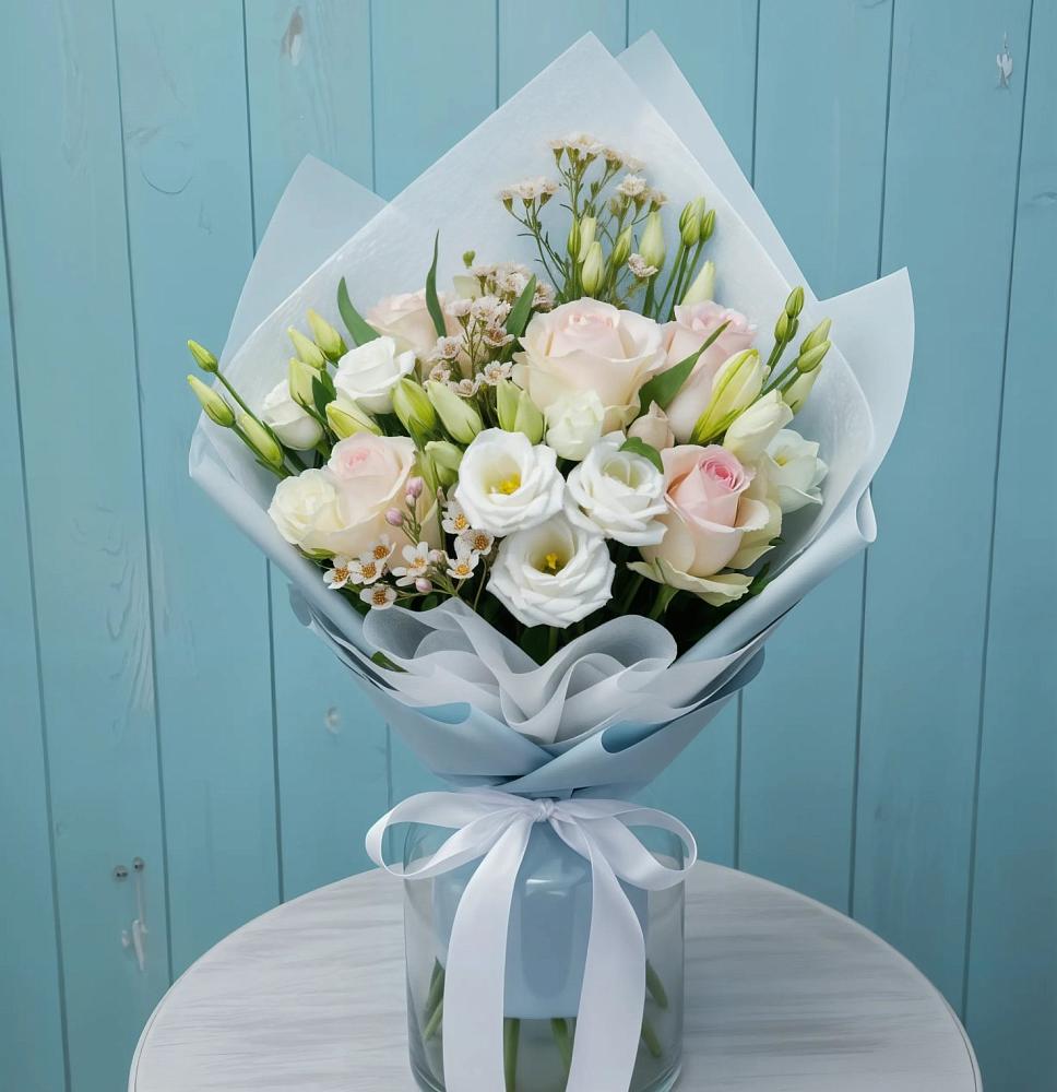 Букет цветов из: Розы и Лизиантусы в Бакале