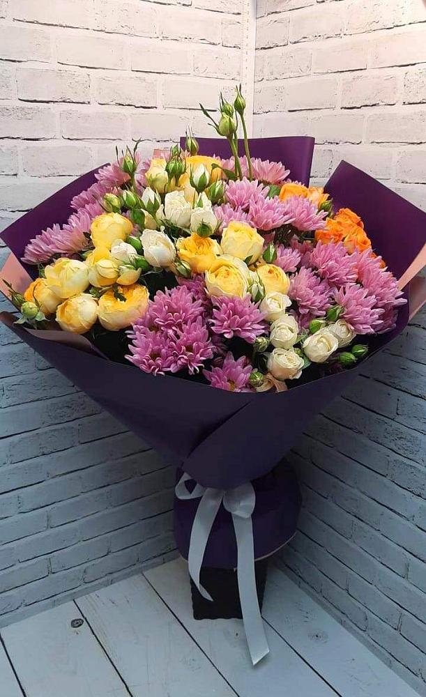 Букет цветов из: Хризантемы и Розы в Бакале