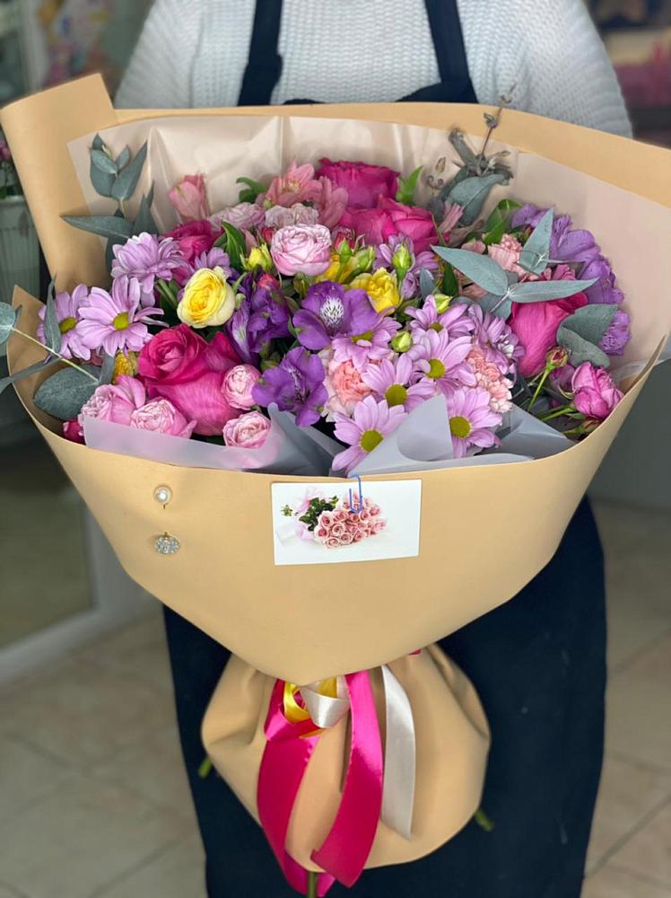 Букет цветов из: Хризантемы, Гвоздики и Альстромерии в Бакале