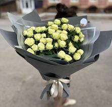 Букет Белые кустовые розы Солинеро в Бакале