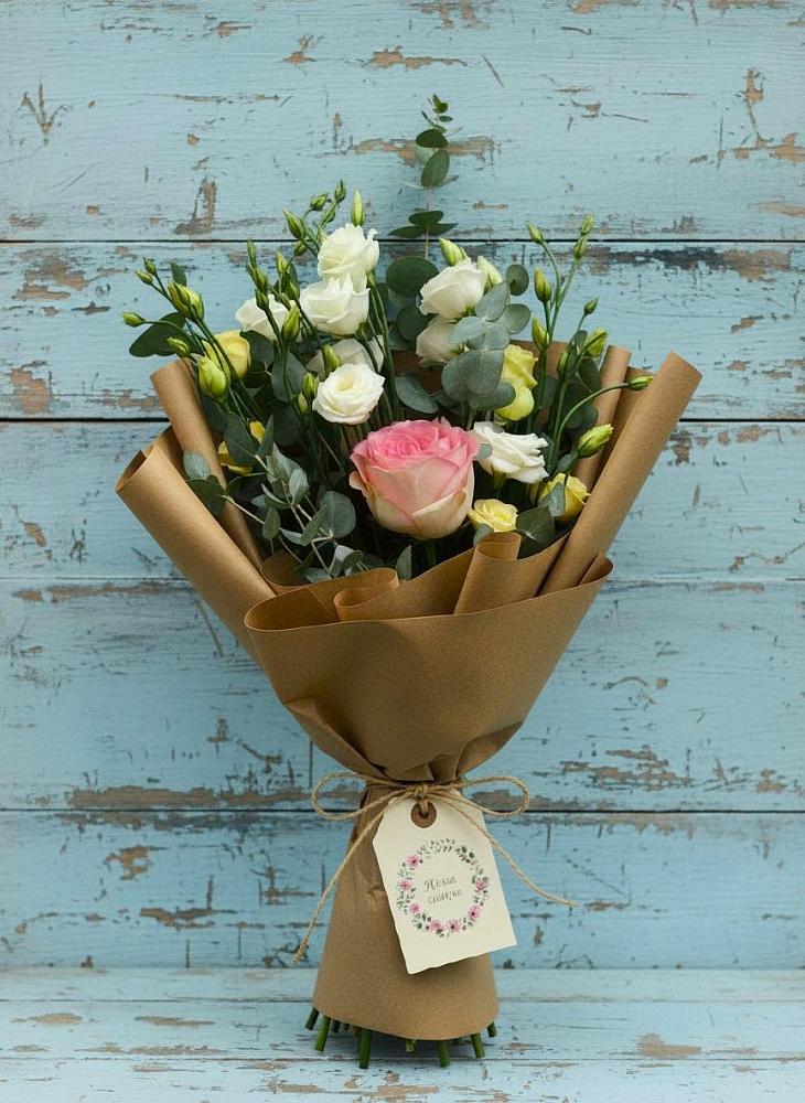 Букет цветов из: Розы и Лизиантусы в Бакале