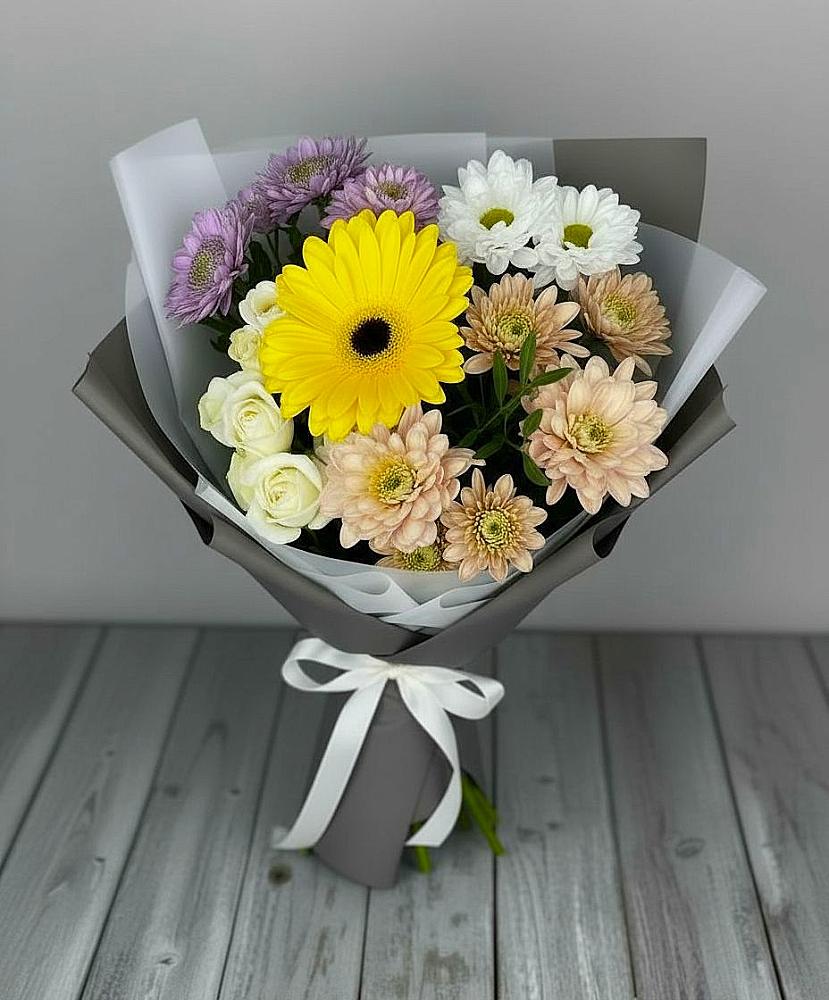 Букет цветов из: Розы, Герберы и Хризантемы в Бакале