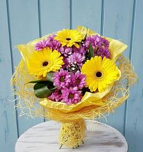 Букет цветов из:  Хризантемы и Герберы в Бакале
