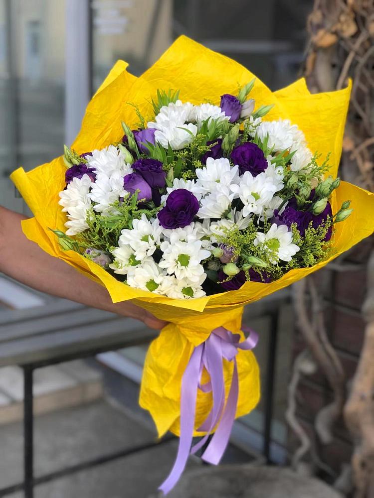 Букет цветов из: Ирисы, Хризантемы и Ромашки в Бакале