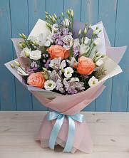 Букет цветов из:  Лизиантусы, Розы, Альстромерии и Гипсофила в Бакале