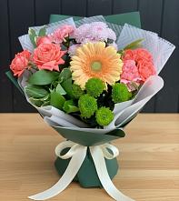 Букет цветов из:  Гвоздики, Розы, Герберы и Хризантемы в Бакале