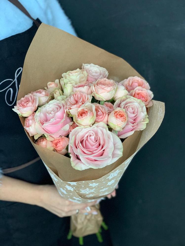 Букет цветов из: Хризантемы и Розы в Бакале