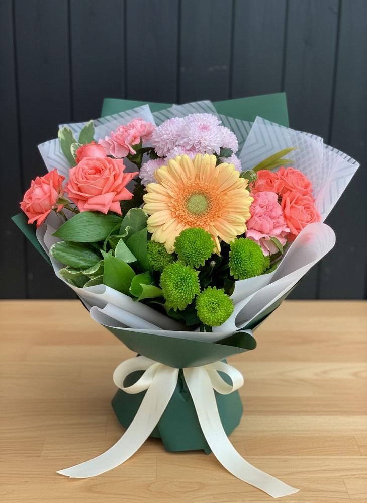 Букет цветов из: Гвоздики, Розы, Герберы и Хризантемы в Бакале