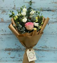 Букет цветов из:  Розы и Лизиантусы в Бакале
