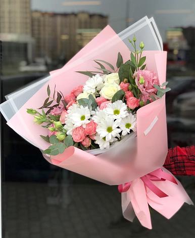Букет цветов из: Розы, Лизиантусы и Хризантемы в Бакале