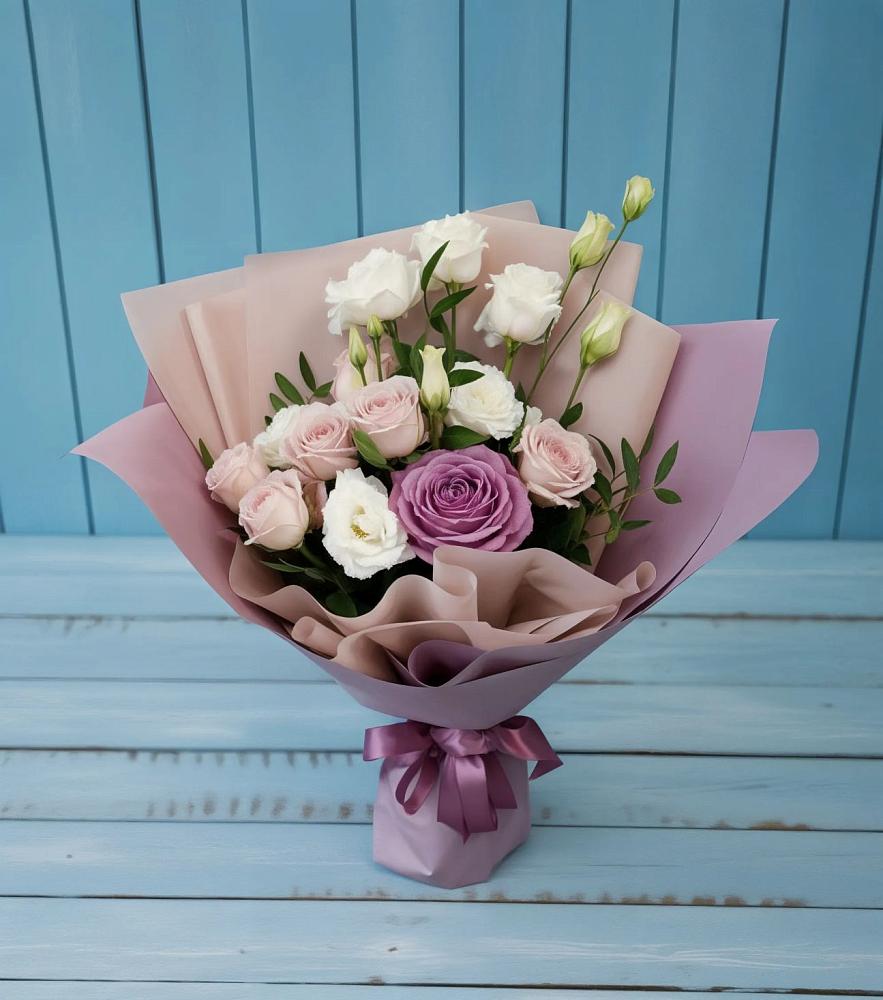 Букет цветов из: Розы и Лизиантусы в Бакале